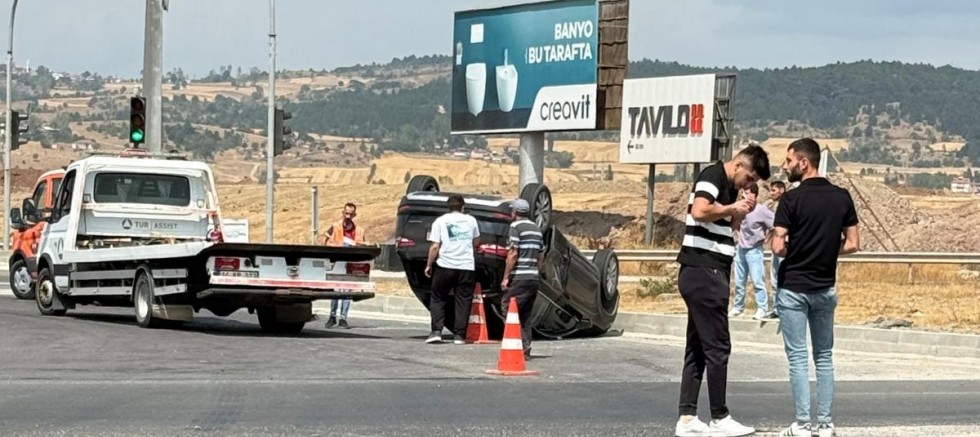 D-100 Karayolu’nda Kaza: Araç Takla Attı