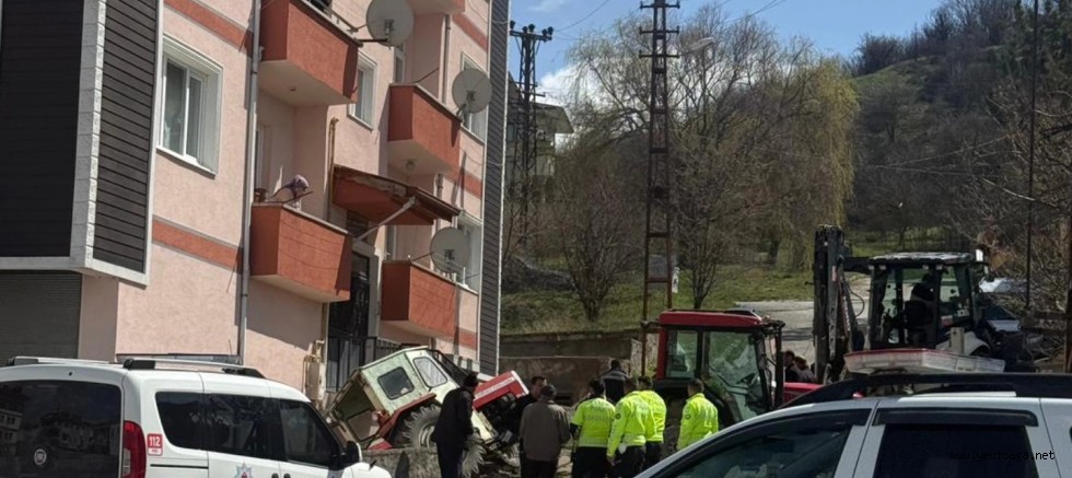 Kontrolden Çıkan Traktör Geri Geri Giderek Boşluğa Düştü.