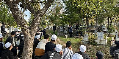 Merhum Ekrem DOĞANAY Hocamız, vefatının sene-i devriyesinde dualarla anıldı. 