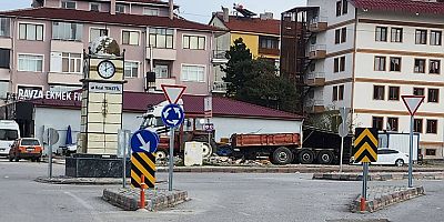 Yeniçağa’da Trafik Güvenliği İçin Yeni Uyarı Levhaları Yerleştirildi