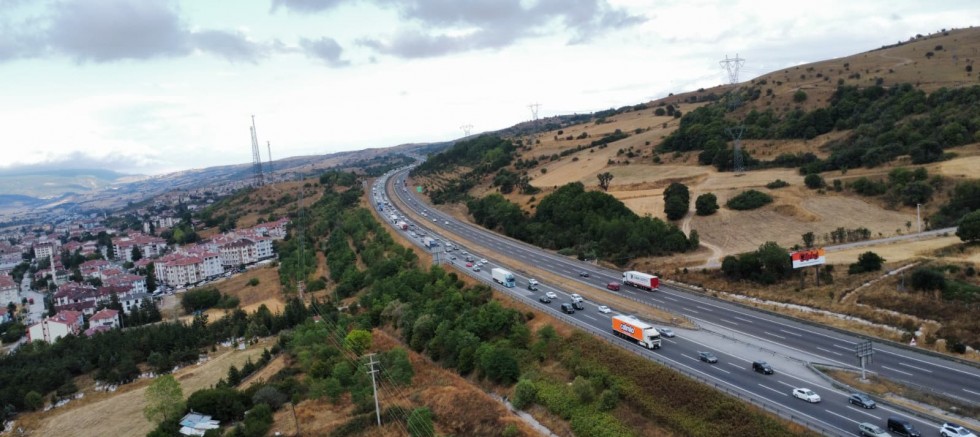 TEM Otoyolu’nda Zincirleme Kaza: Trafik Kontrollü Sağlandı